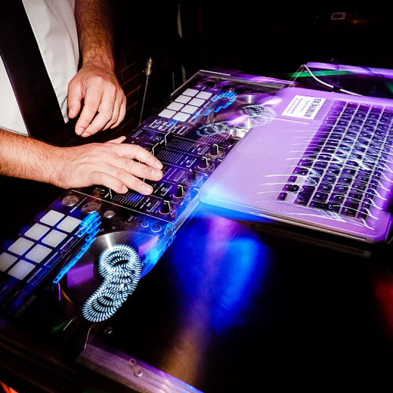 DJ