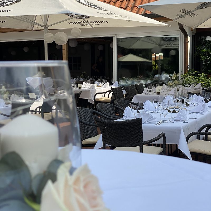 Hof Hochzeit eingedeckt 